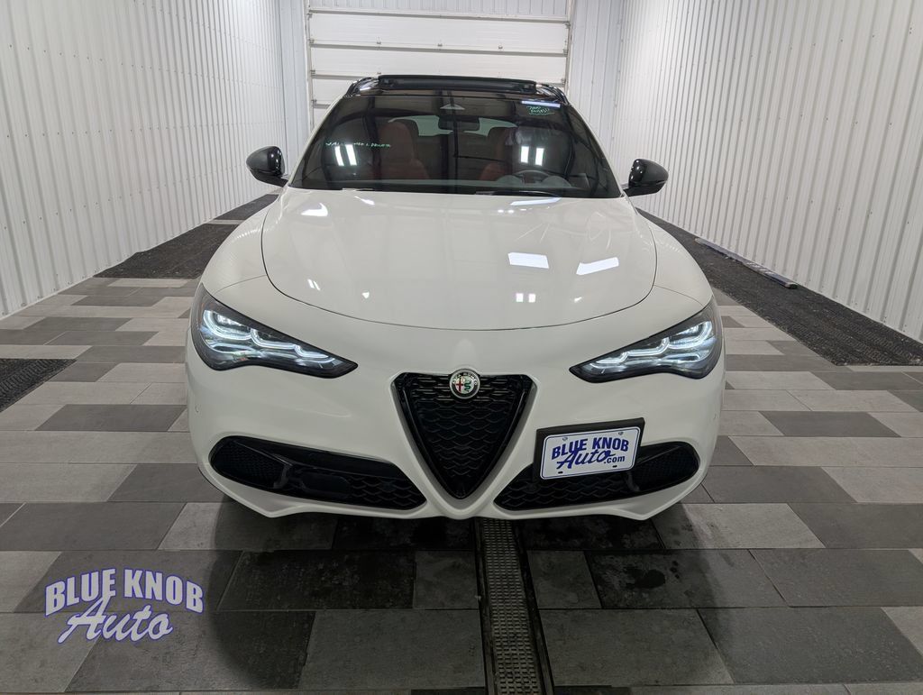 Used 2025 Alfa Romeo Stelvio Sprint w/ Veloce Package AWD/4WD image 6