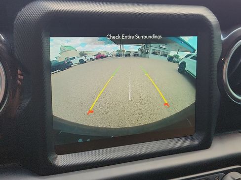 Used 2021 Jeep Wrangler Unlimited Sahara AWD/4WD image 9