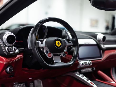 Used 2018 Ferrari GTC4Lusso AWD/4WD image 29