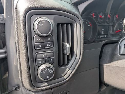 Used 2020 Chevrolet Silverado 1500 Custom w/ Custom Value Package AWD/4WD image 17