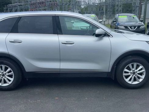 Used 2019 Kia Sorento L image 9