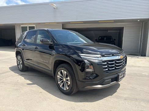 Used 2025 Chevrolet Equinox LT image 3