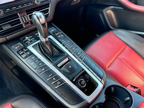 Used 2021 Porsche Macan S image 18