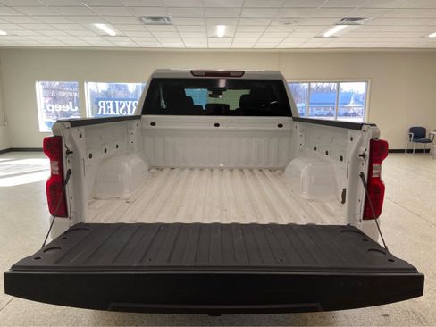Used 2025 Chevrolet Silverado 1500 LT AWD/4WD image 9