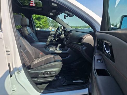 Used 2023 Chevrolet Traverse RS w/ LPO, Floor Liner Package AWD/4WD image 17