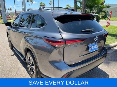 Used 2024 Toyota Highlander XLE FWD image 4