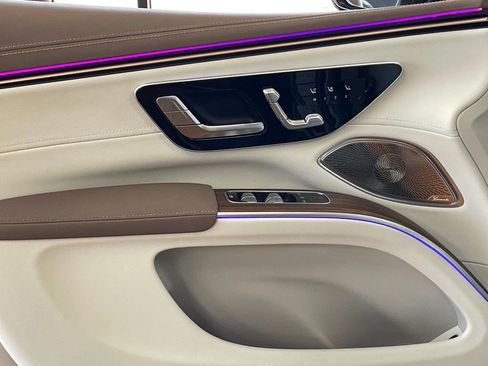 Used 2023 Mercedes-Benz EQS 580 4MATIC SUV image 14