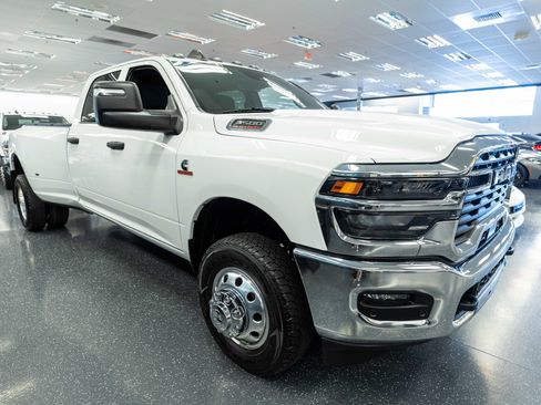 Used 2025 RAM 3500 Tradesman AWD/4WD image 3