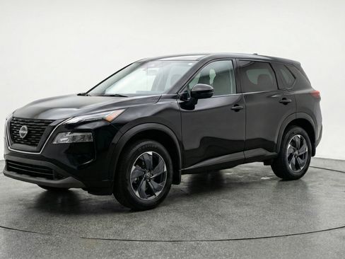 Used 2025 Nissan Rogue SV image 3