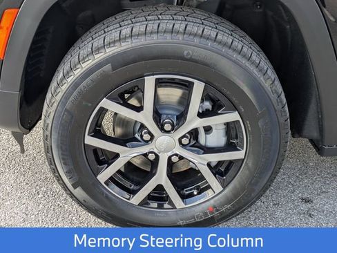 New 2025 Jeep Grand Cherokee Limited w/ Luxury Tech Group II image 12