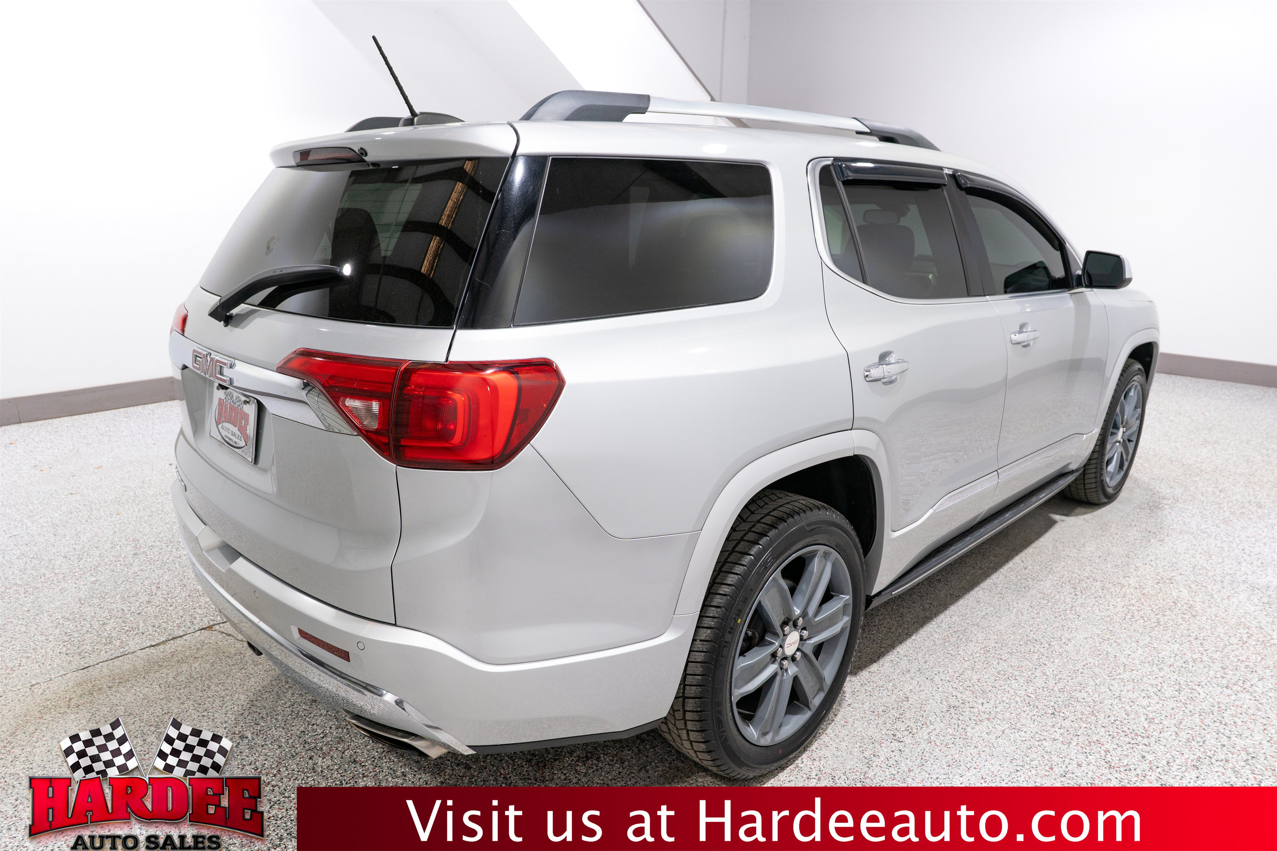 Used 2017 GMC Acadia Denali w/ Technology Package FWD image 5