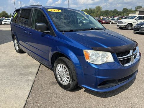 Used 2011 Dodge Grand Caravan SXT FWD image 3