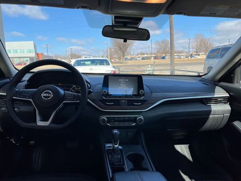 Used 2025 Nissan Altima 2.5 SV image 33