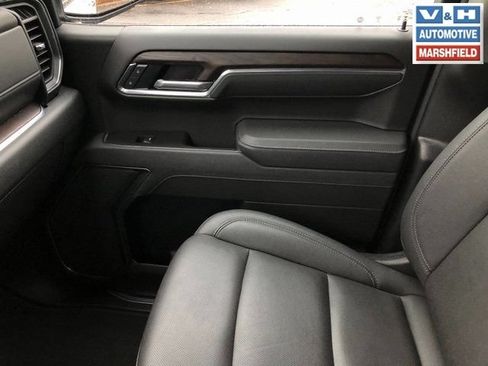 Used 2025 GMC Sierra 1500 SLT AWD/4WD image 13