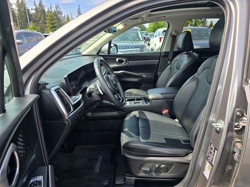 Certified 2025 Kia Sorento EX AWD/4WD image 24