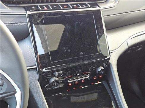 New 2025 Jeep Grand Cherokee Altitude image 12