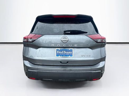 Used 2024 Nissan Rogue SV AWD/4WD image 7