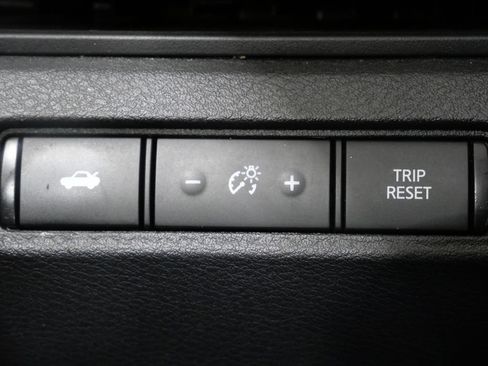 Used 2024 Nissan Altima 2.5 SV FWD image 13