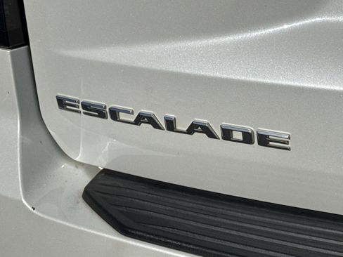 Used 2021 Cadillac Escalade Premium Luxury image 21