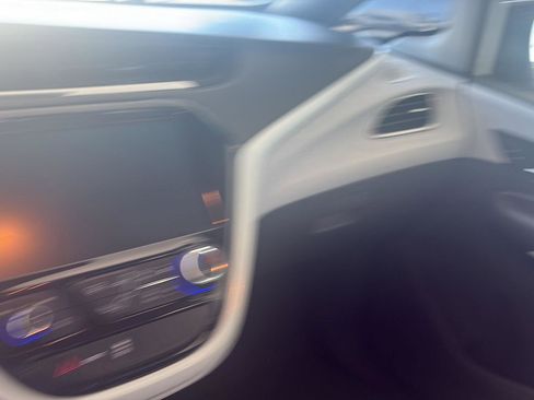 Used 2021 Chevrolet Bolt LT FWD image 9