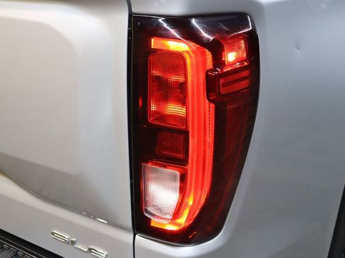 Used 2019 GMC Sierra 1500 SLE w/ SLE Value Package AWD/4WD image 22