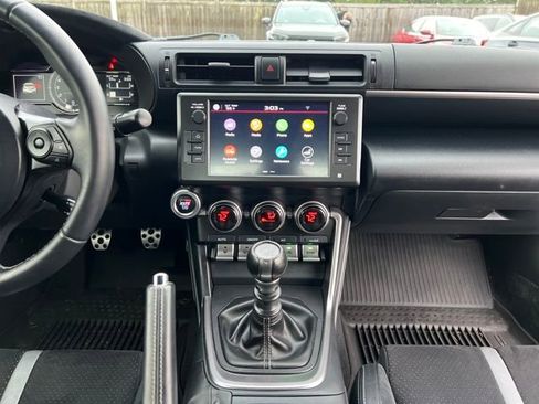 Used 2024 Toyota GR86 Premium w/ Performance Package image 20