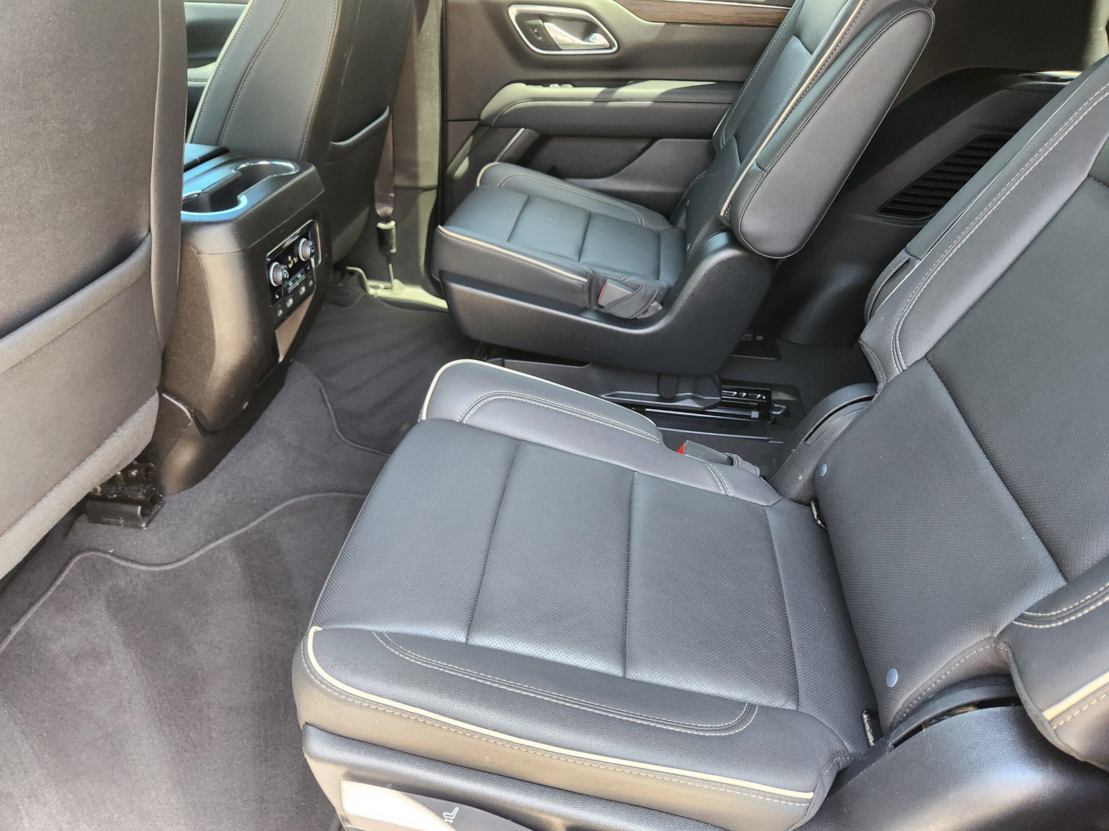 Used 2023 Chevrolet Tahoe Premier AWD/4WD image 13