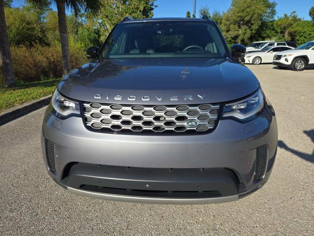 Used 2025 Land Rover Discovery S AWD/4WD image 8
