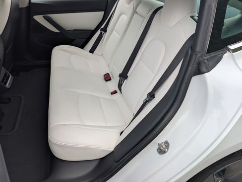 Used 2020 Tesla Model 3 Standard Range Plus RWD image 18
