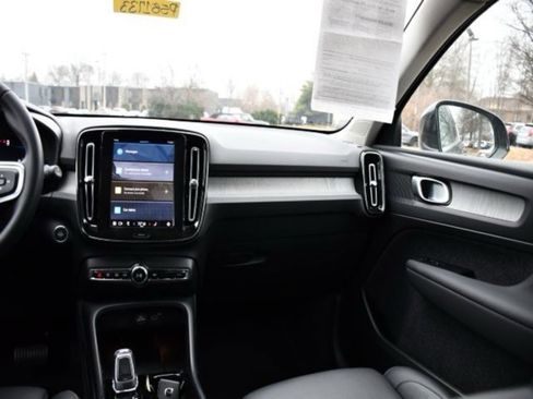 Certified 2025 Volvo XC40 B5 Plus image 18