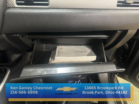 Used 2017 Mitsubishi Outlander ES image 26