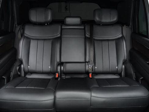 Used 2025 Land Rover Range Rover Long Wheelbase Autobiography image 14