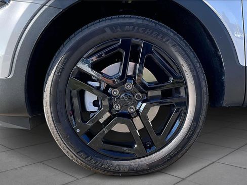 Used 2025 Kia Telluride EX X-Line image 9