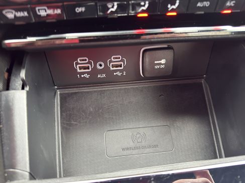 Used 2024 Jeep Grand Cherokee Altitude AWD/4WD image 20