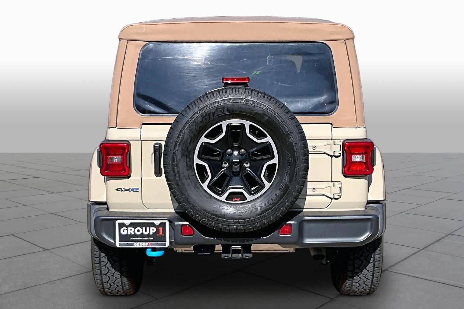 Used 2022 Jeep Wrangler Unlimited Sahara w/ Cold Weather Group AWD/4WD image 5