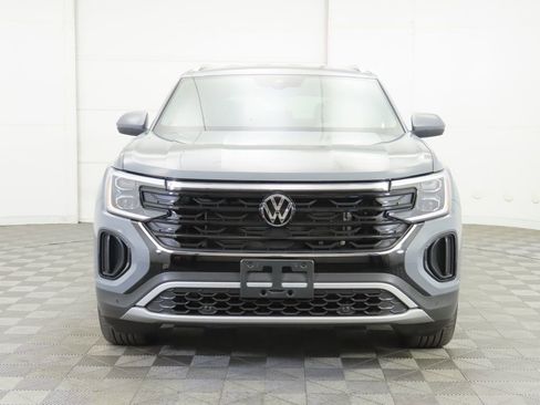 Certified 2024 Volkswagen Atlas Cross Sport SE image 2
