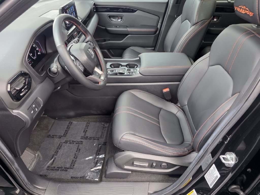 Used 2025 Honda Pilot TrailSport image 9