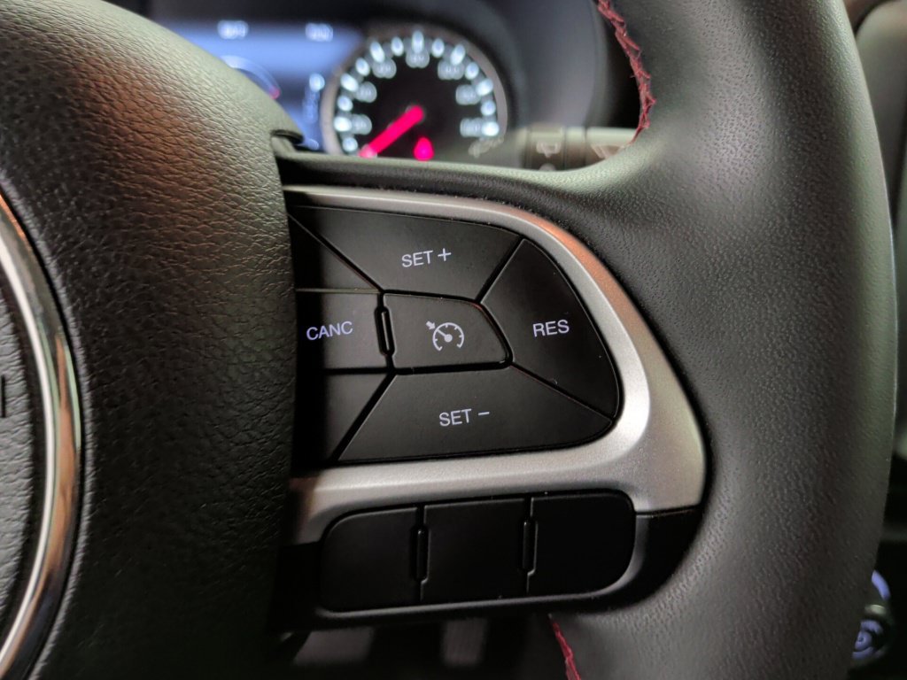 Used 2023 Jeep Renegade Trailhawk AWD/4WD image 30