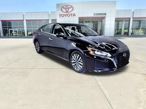 Used 2025 Nissan Altima 2.5 SV FWD image 5