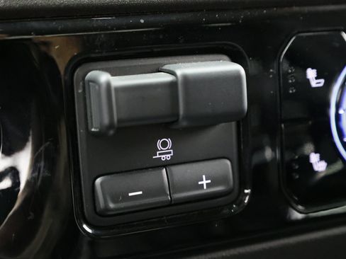 Used 2023 GMC Sierra 1500 Elevation w/ Preferred Package AWD/4WD image 21