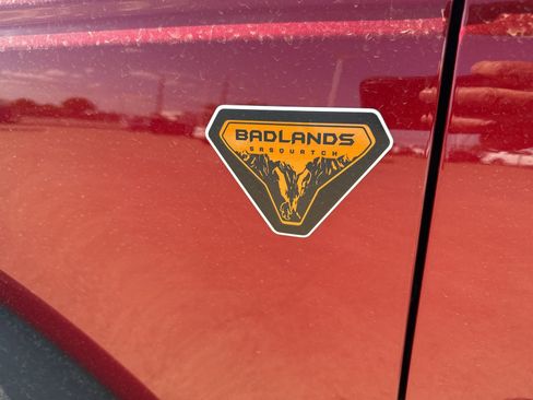 Used 2025 Ford Bronco Badlands image 11