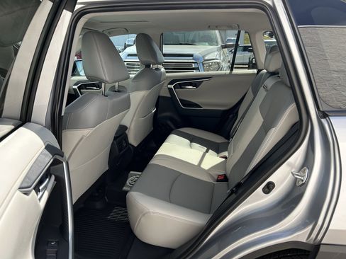 Used 2019 Toyota RAV4 Limited AWD/4WD image 17