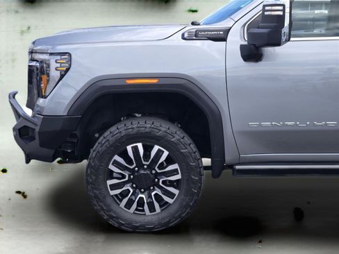 Used 2024 GMC Sierra 2500 Denali Ultimate AWD/4WD image 9