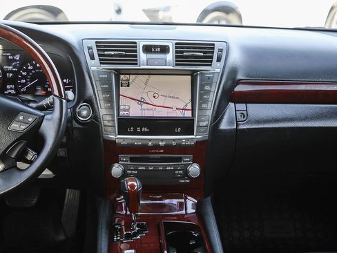 Used 2010 Lexus LS 460 RWD image 13