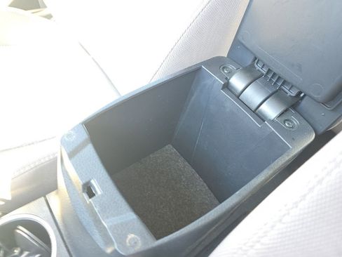 Used 2018 Toyota Corolla LE image 29