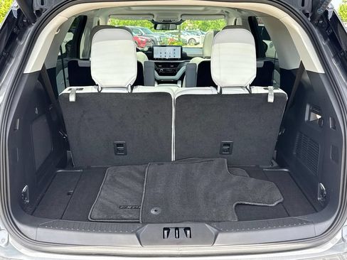 Used 2025 Ford Explorer Platinum w/ Ultimate Package AWD/4WD image 5