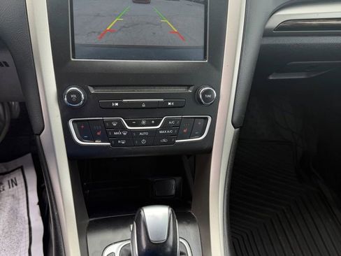 Used 2016 Ford Fusion SE w/ Equipment Group 202A AWD/4WD image 28