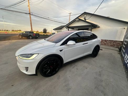 Used 2018 Tesla Model X 75D AWD/4WD image 14