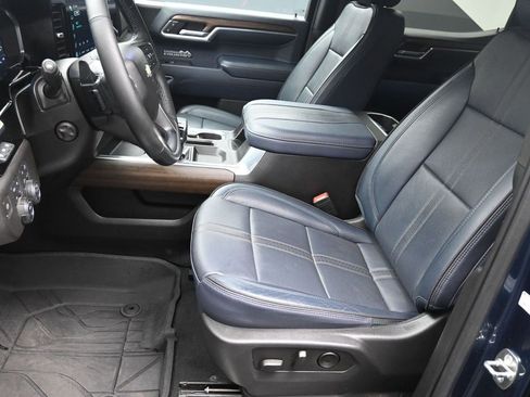 Used 2023 Chevrolet Silverado 1500 High Country w/ Technology Package image 18