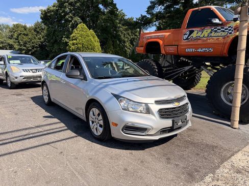 Used 2015 Chevrolet Cruze LS FWD image 3